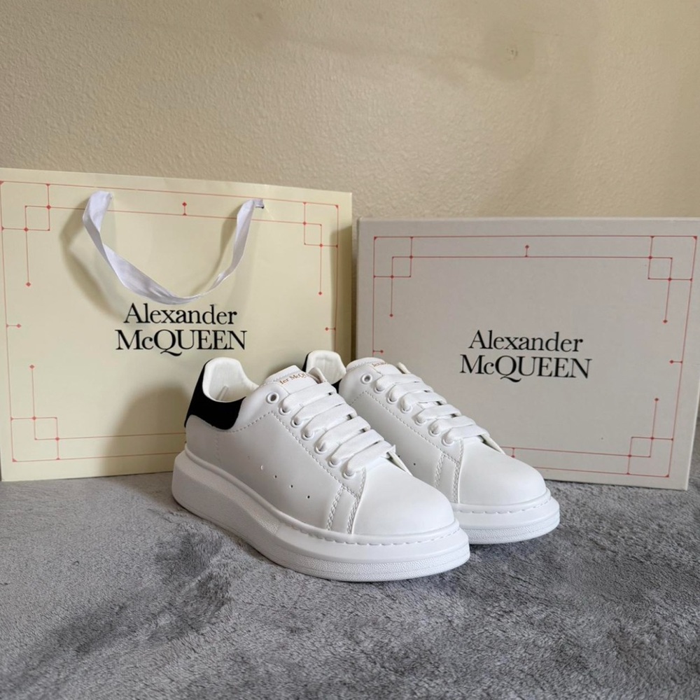 Brand new Alexander McQueen sneaker size 40